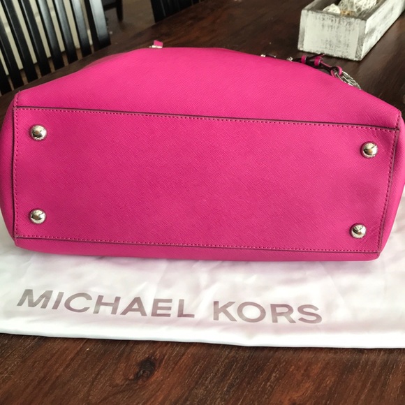 Michael Kors tote - Picture 3 of 3
